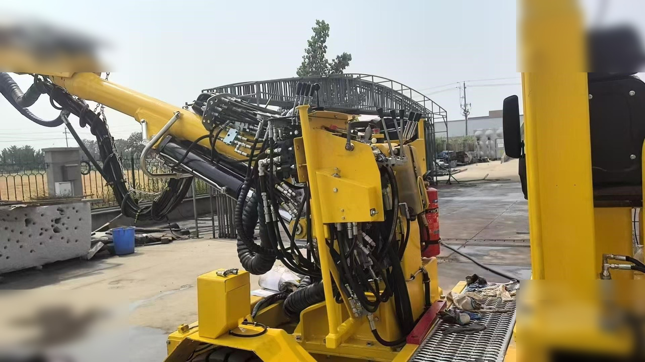 2014 ATLAS COPCO BOOMER 281 - Irányított fúrógép: 4 kép. 2014 ATLAS COPCO BOOMER 281 - Irányított fúrógép: 4 kép.