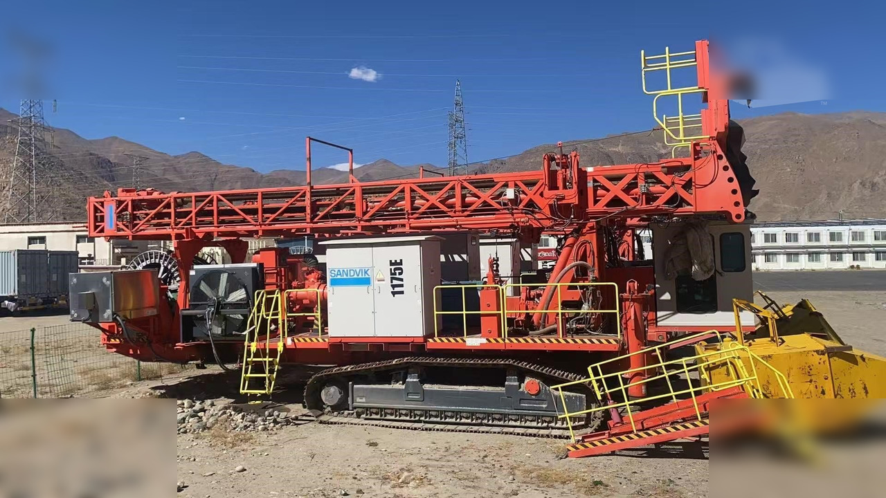 2016 SANDVIK D75KS - Fúrógép: 2 kép. 2016 SANDVIK D75KS - Fúrógép: 2 kép.