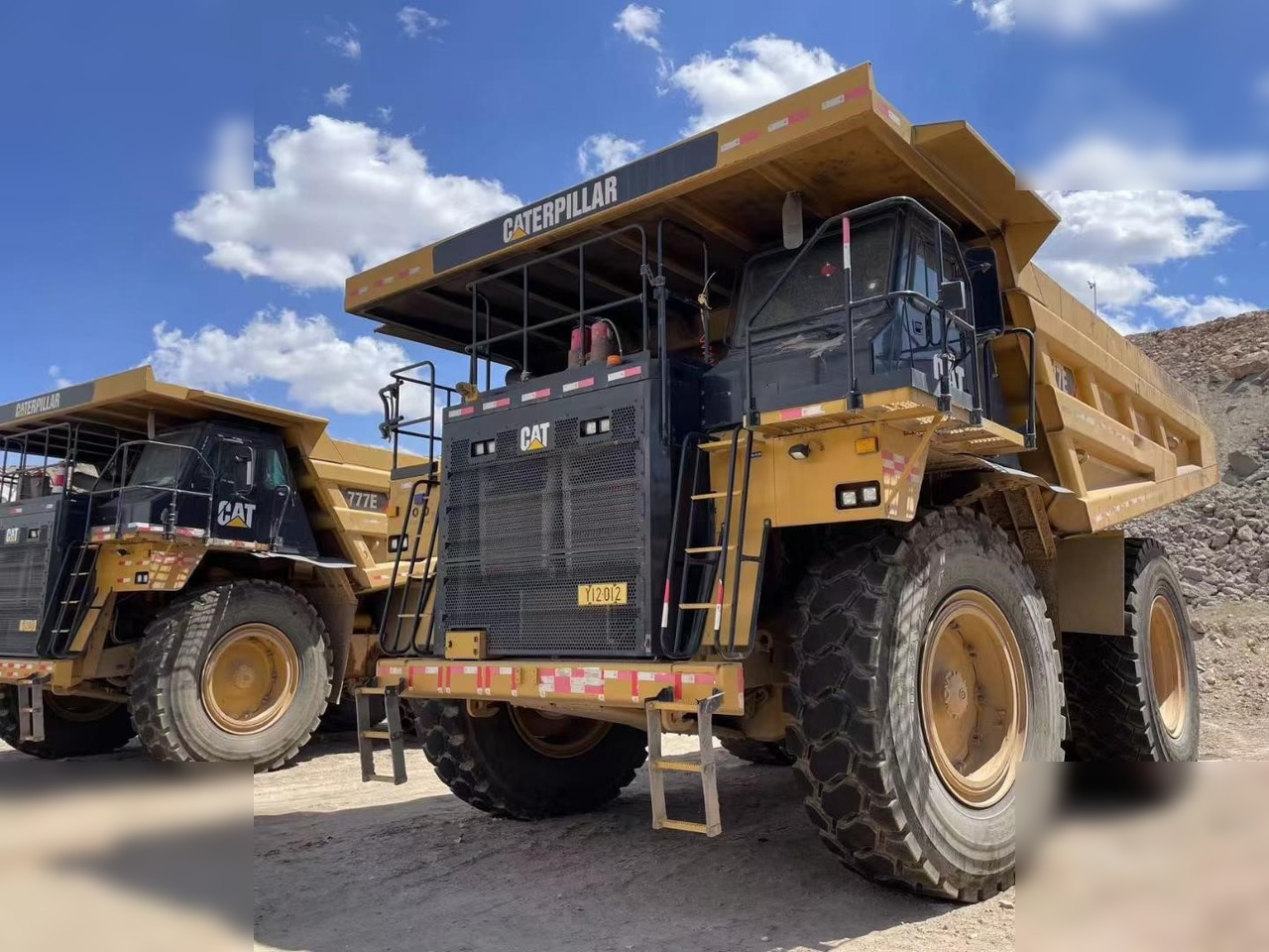 2018 CATERPILLAR 777E - Bánya teherautó: 2 kép. 2018 CATERPILLAR 777E - Bánya teherautó: 2 kép.