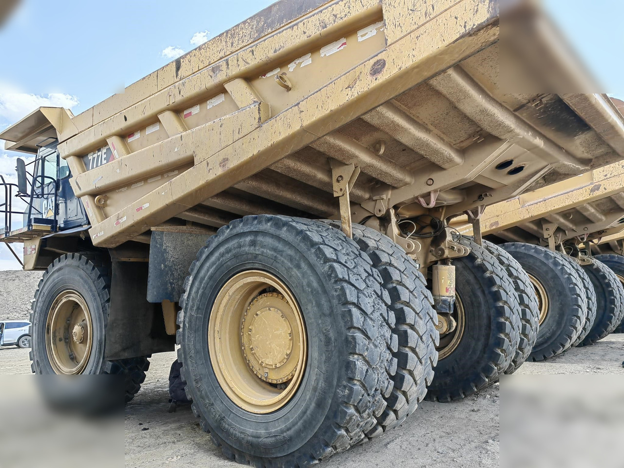 2018 CATERPILLAR 777E - Bánya teherautó: 2 kép. 2018 CATERPILLAR 777E - Bánya teherautó: 2 kép.