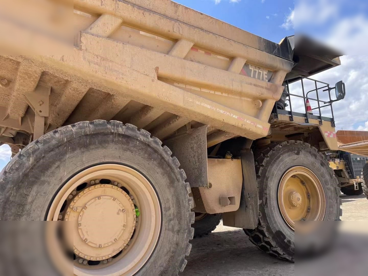 2018 CATERPILLAR 777E - Bánya teherautó: 4 kép. 2018 CATERPILLAR 777E - Bánya teherautó: 4 kép.
