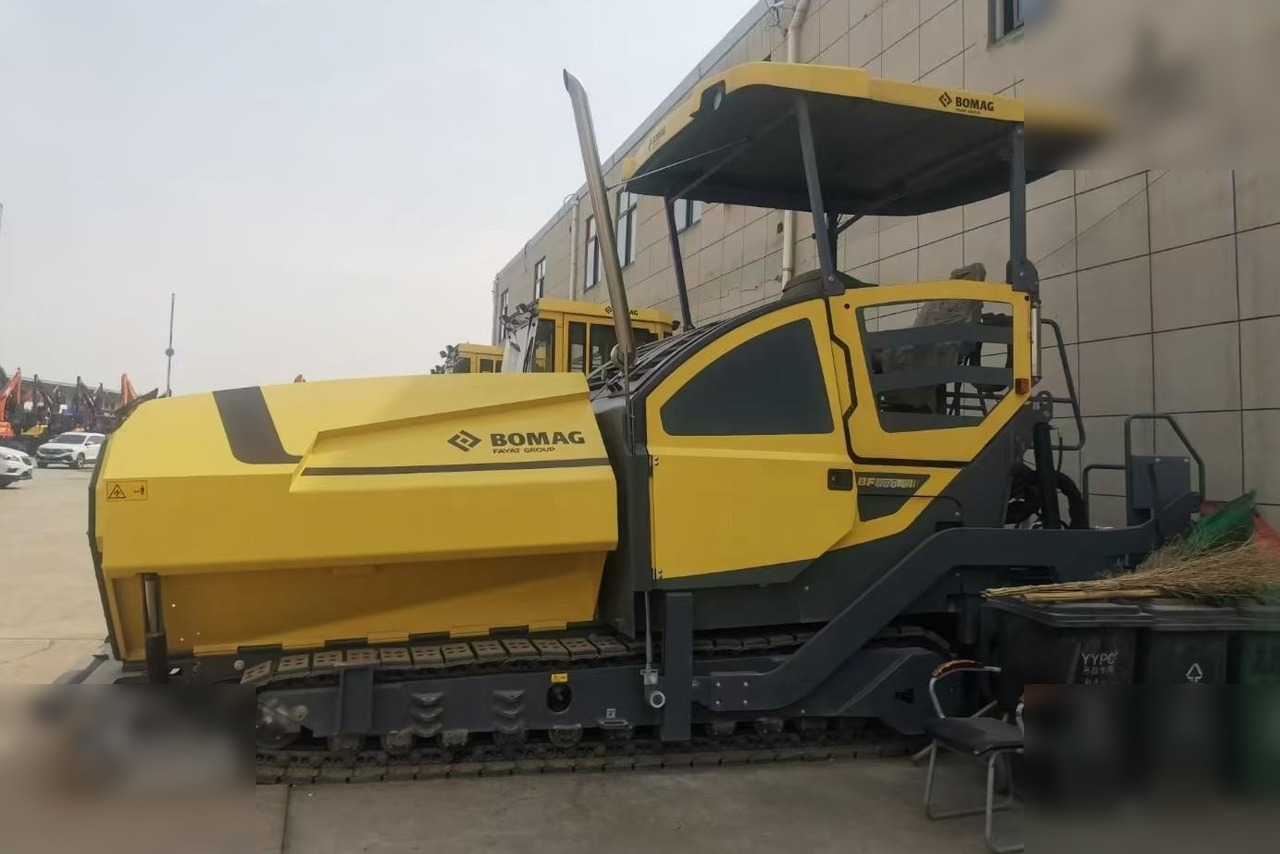2021 BOMAG BF880C - Útburkológép: 1 kép. 2021 BOMAG BF880C - Útburkológép: 1 kép.