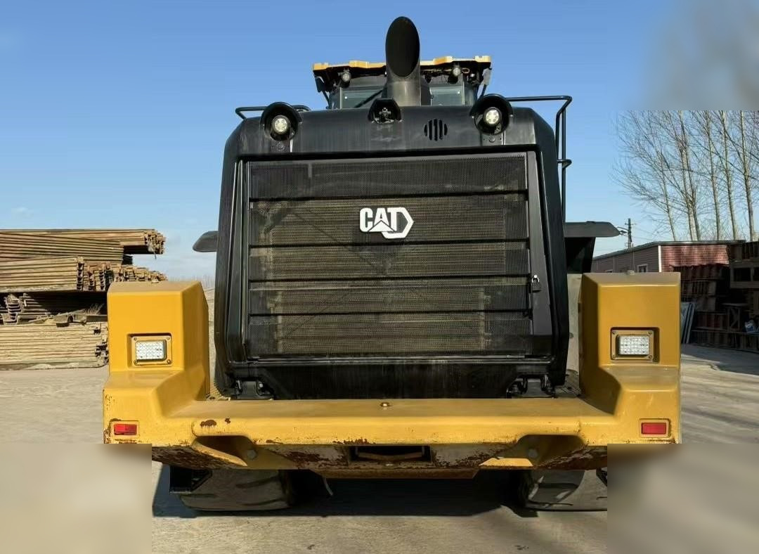 2022 CATERPILLAR 982 - Gumikerekes homlokrakodó: 3 kép. 2022 CATERPILLAR 982 - Gumikerekes homlokrakodó: 3 kép.