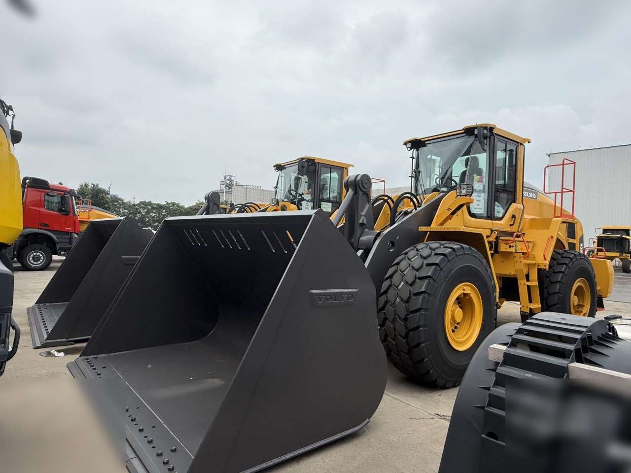 2025 VOLVO L180H - Gumikerekes homlokrakodó: 1 kép. 2025 VOLVO L180H - Gumikerekes homlokrakodó: 1 kép.