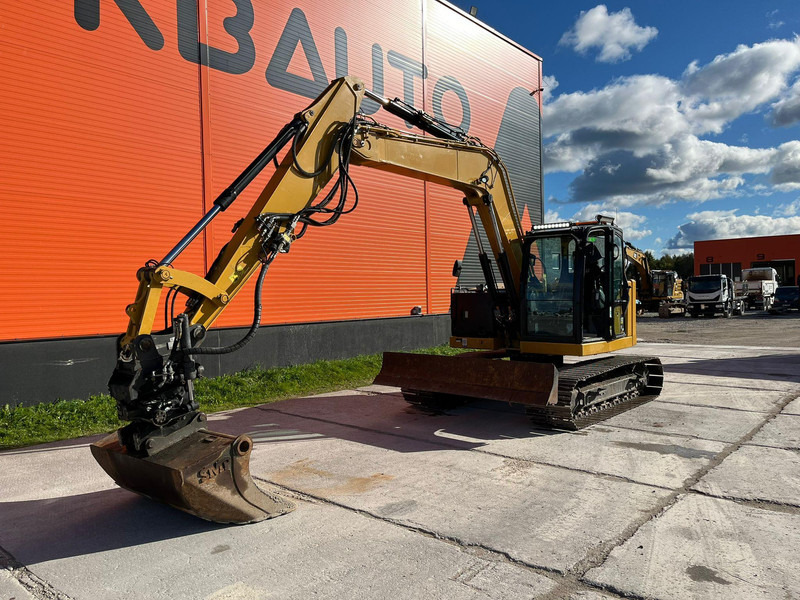 Caterpillar 310-07 + 2 BUCKETS / ROTOTILT / AC / CENTRAL LUBRICATION - Lánctalpas kotró: 2 kép. Caterpillar 310-07 + 2 BUCKETS / ROTOTILT / AC / CENTRAL LUBRICATION - Lánctalpas kotró: 2 kép.