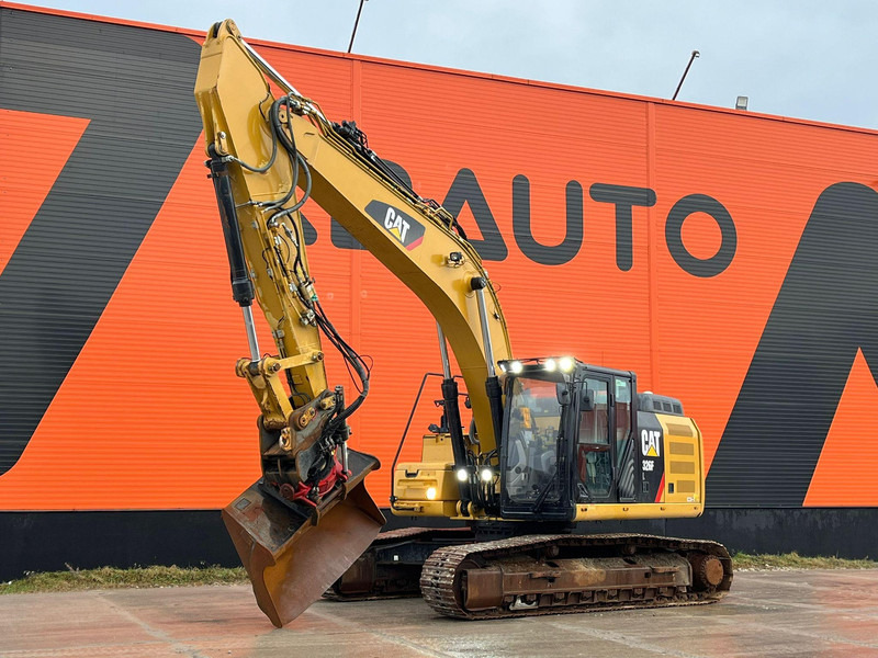 Caterpillar 326 FL 3D / ROTOTILT / AC / CENTRAL LUBRICATION / AUXILIARY HEATER - Lánctalpas kotró: 1 kép. Caterpillar 326 FL 3D / ROTOTILT / AC / CENTRAL LUBRICATION / AUXILIARY HEATER - Lánctalpas kotró: 1 kép.