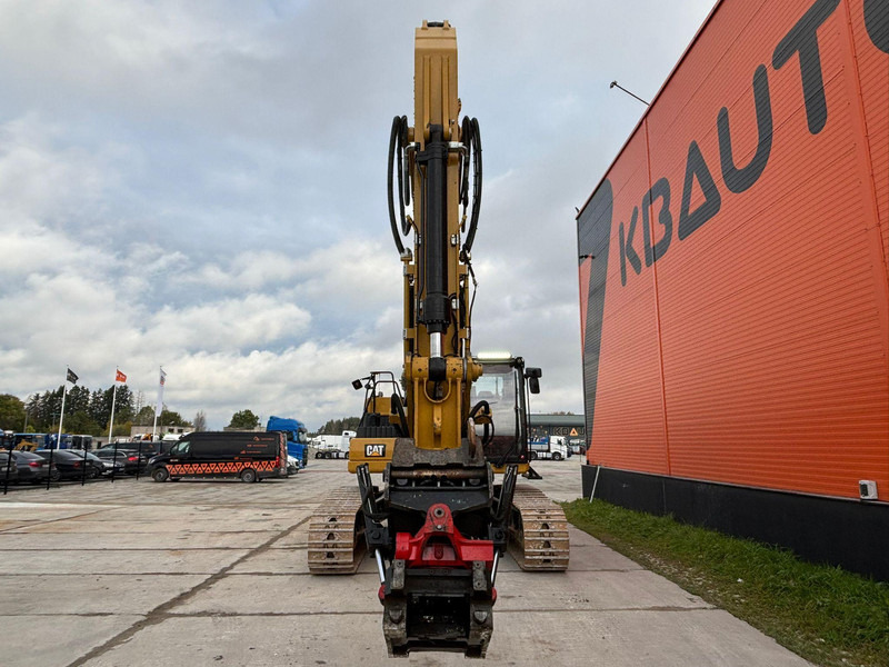 Caterpillar 330 3D / ROTOTILT / AC / CENTRAL LUBRICATION - Lánctalpas kotró: 3 kép. Caterpillar 330 3D / ROTOTILT / AC / CENTRAL LUBRICATION - Lánctalpas kotró: 3 kép.