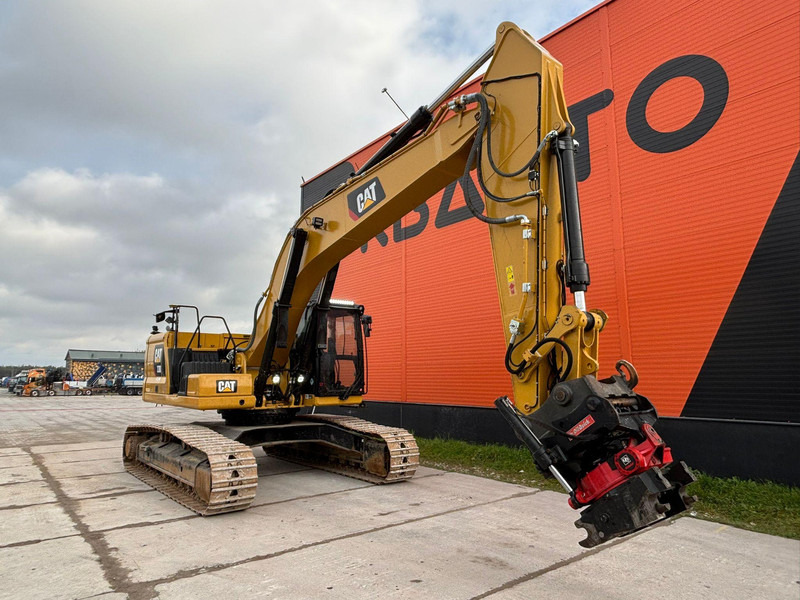 Caterpillar 330 3D / ROTOTILT / AC / CENTRAL LUBRICATION - Lánctalpas kotró: 4 kép. Caterpillar 330 3D / ROTOTILT / AC / CENTRAL LUBRICATION - Lánctalpas kotró: 4 kép.