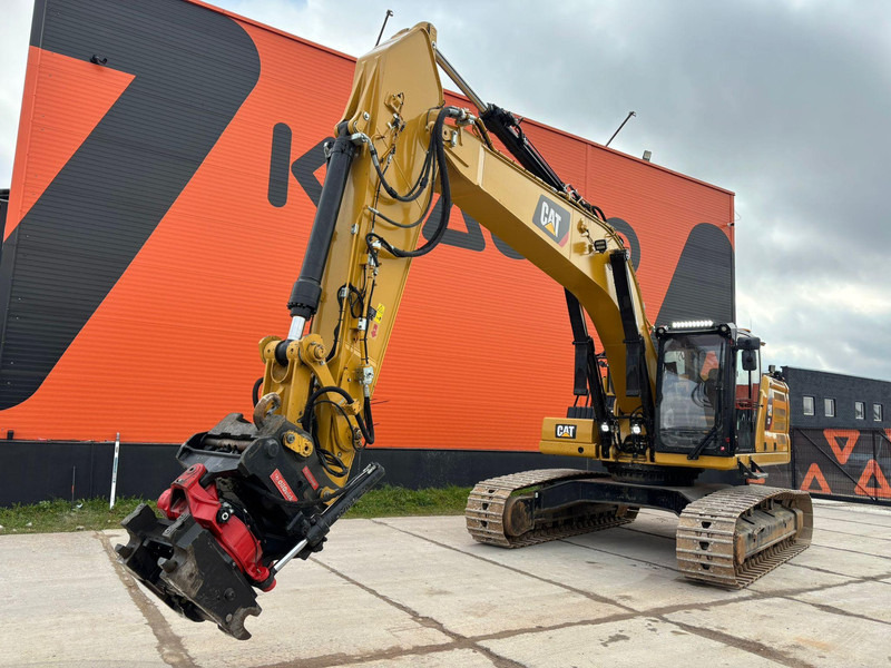 Caterpillar 330 3D / ROTOTILT / AC / CENTRAL LUBRICATION - Lánctalpas kotró: 2 kép. Caterpillar 330 3D / ROTOTILT / AC / CENTRAL LUBRICATION - Lánctalpas kotró: 2 kép.