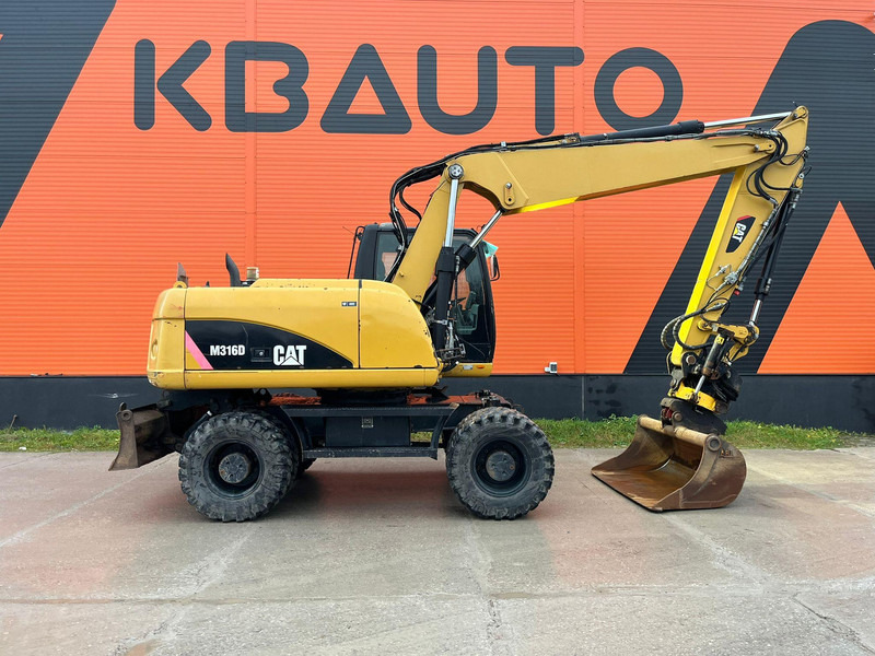 Caterpillar M316D / ROTOTILT/ AC / CENTRAL LUBRICATION / + EXTRA BUCKET - Gumikerekes kotró: 4 kép. Caterpillar M316D / ROTOTILT/ AC / CENTRAL LUBRICATION / + EXTRA BUCKET - Gumikerekes kotró: 4 kép.
