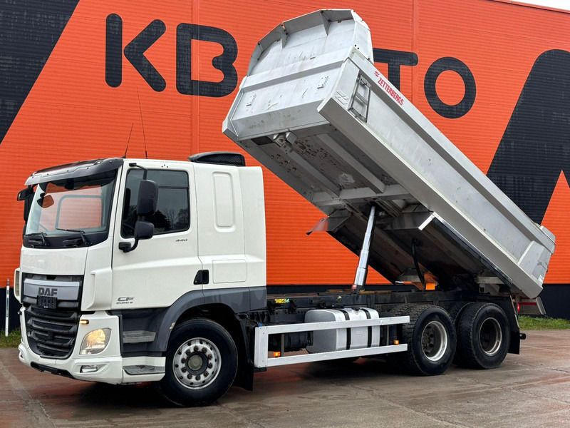 DAF CF 440 6x2 BOX L=5620 mm - Billenőplatós teherautó: 2 kép. DAF CF 440 6x2 BOX L=5620 mm - Billenőplatós teherautó: 2 kép.