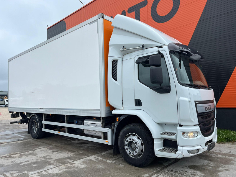 DAF LF 290 4x2 BOX L=7412 mm - Dobozos felépítményű teherautó: 4 kép. DAF LF 290 4x2 BOX L=7412 mm - Dobozos felépítményű teherautó: 4 kép.
