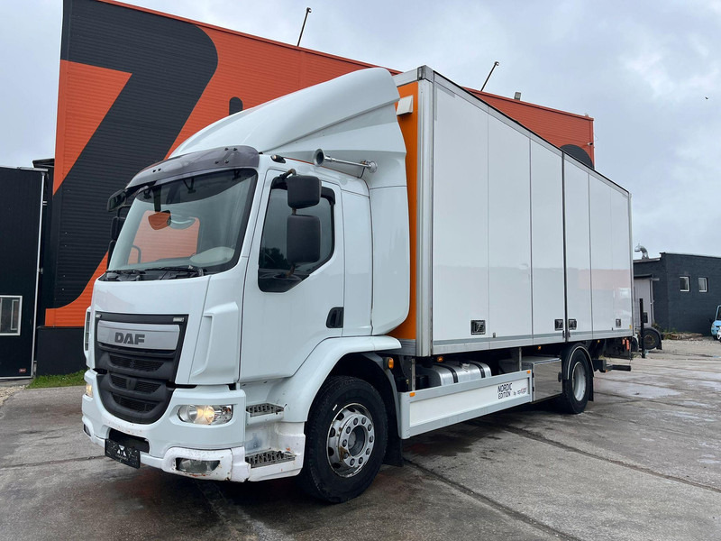 DAF LF 290 4x2 BOX L=7412 mm - Dobozos felépítményű teherautó: 2 kép. DAF LF 290 4x2 BOX L=7412 mm - Dobozos felépítményű teherautó: 2 kép.