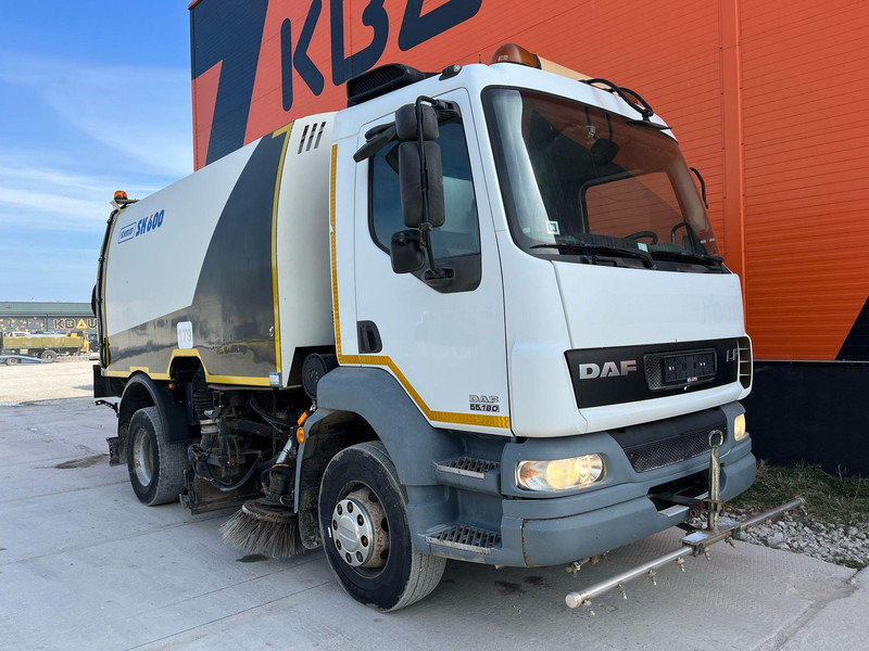 DAF LF 55.180 4x2 Schmidt SK 600 Dual LP - Utcaseprő gép: 3 kép. DAF LF 55.180 4x2 Schmidt SK 600 Dual LP - Utcaseprő gép: 3 kép.