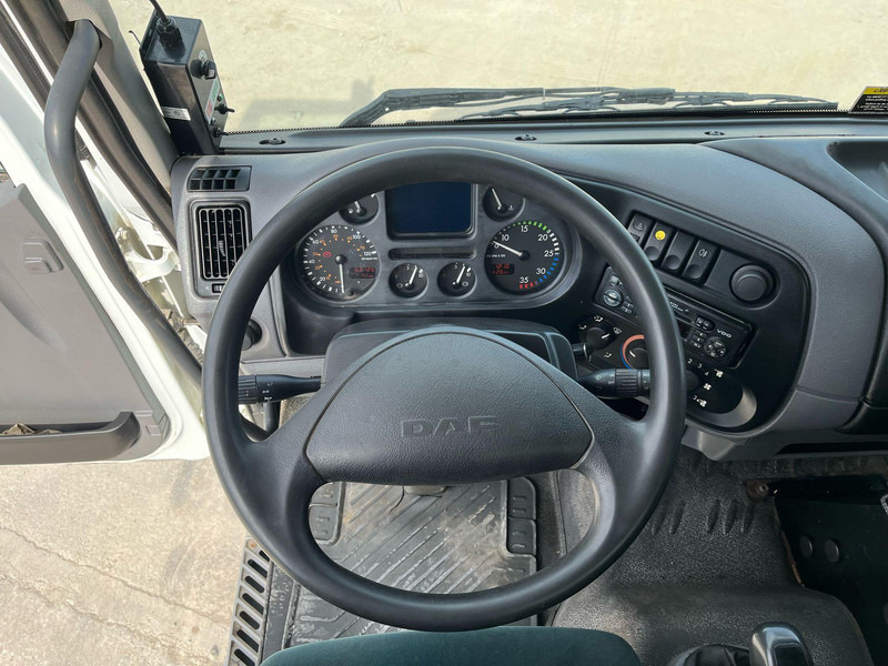 Utcaseprő gép DAF LF 55.180 4x2 Schmidt SK 600 Dual LP: 17 kép.