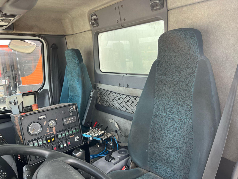 Utcaseprő gép DAF LF 55.180 4x2 Schmidt SK 600 Dual LP: 19 kép.