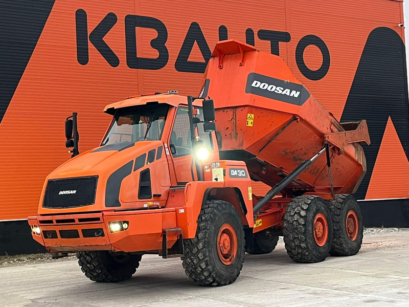 Doosan DA 30 6x6 AC / CENTRAL LUBRICATION / NO ADBLUE / NO DPF - Csuklós dömper: 1 kép. Doosan DA 30 6x6 AC / CENTRAL LUBRICATION / NO ADBLUE / NO DPF - Csuklós dömper: 1 kép.