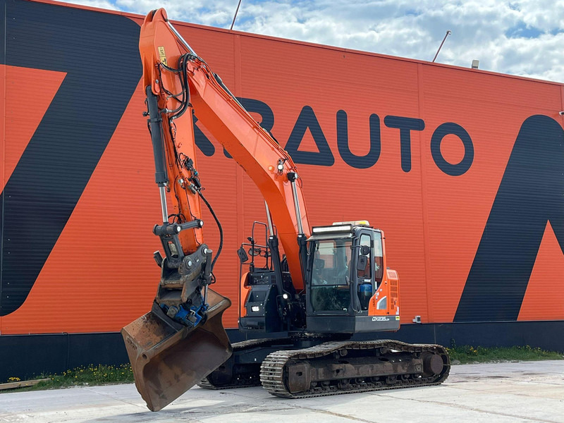 Doosan DX 235 LCR-5 3 D / ROTOTILT / CENTRAL LUBRICATION / AC - Lánctalpas kotró: 1 kép. Doosan DX 235 LCR-5 3 D / ROTOTILT / CENTRAL LUBRICATION / AC - Lánctalpas kotró: 1 kép.