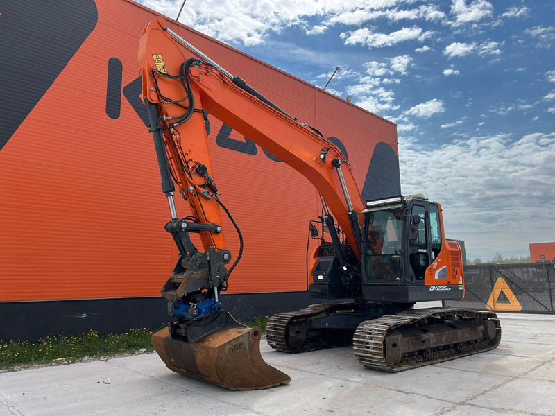 Doosan DX 235 LCR-5 3 D / ROTOTILT / CENTRAL LUBRICATION / AC - Lánctalpas kotró: 2 kép. Doosan DX 235 LCR-5 3 D / ROTOTILT / CENTRAL LUBRICATION / AC - Lánctalpas kotró: 2 kép.