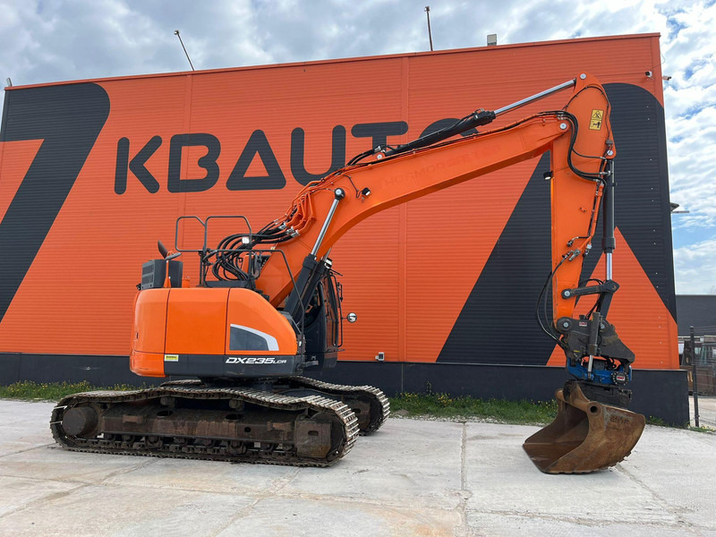Doosan DX 235 LCR-5 3 D / ROTOTILT / CENTRAL LUBRICATION / AC - Lánctalpas kotró: 5 kép. Doosan DX 235 LCR-5 3 D / ROTOTILT / CENTRAL LUBRICATION / AC - Lánctalpas kotró: 5 kép.