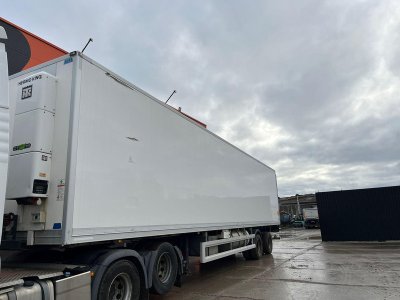 HFR SK20 THERMOKING CT15 / BOX L=13450 mm - Félpótkocsi hűtős: 1 kép. HFR SK20 THERMOKING CT15 / BOX L=13450 mm - Félpótkocsi hűtős: 1 kép.