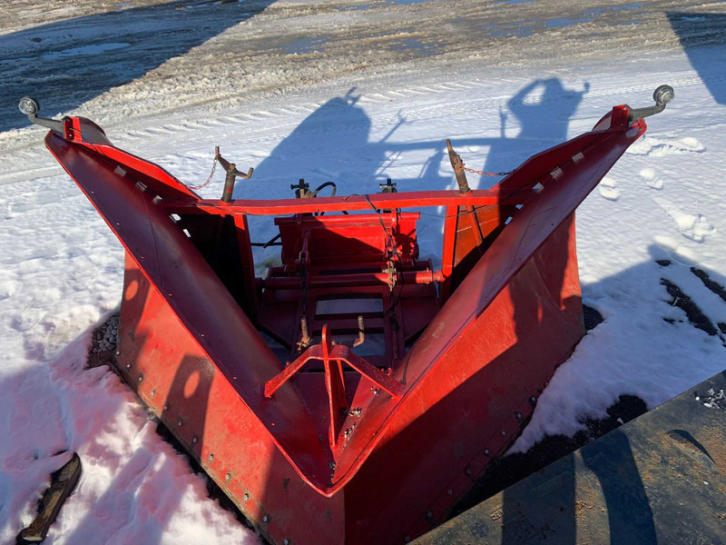 Hydraulic ARROW SNOW PLOW / LUMESAHK - Hóeltakarító gép: 3 kép. Hydraulic ARROW SNOW PLOW / LUMESAHK - Hóeltakarító gép: 3 kép.