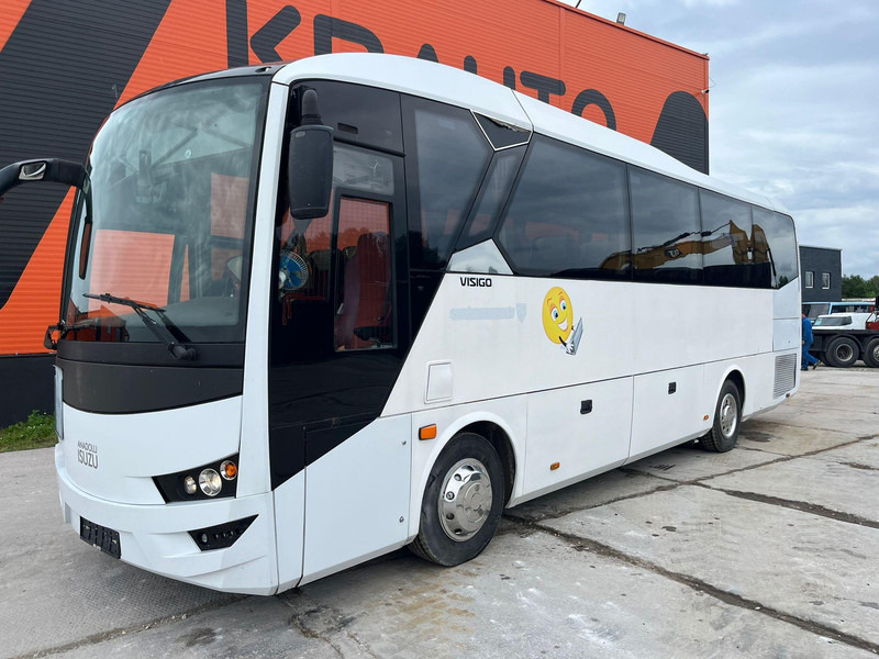 Isuzu Visigo 4x2 EURO 6 / 41 SEATS / AC - Távolsági busz: 3 kép. Isuzu Visigo 4x2 EURO 6 / 41 SEATS / AC - Távolsági busz: 3 kép.