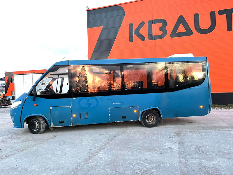 Iveco Kapena Thesi 7 PCS AVAILABLE /EURO 6 / 27 SEATS+5 STANDING / AC / AUXILIARY HEATING - Minibusz, Kisbusz: 4 kép. Iveco Kapena Thesi 7 PCS AVAILABLE /EURO 6 / 27 SEATS+5 STANDING / AC / AUXILIARY HEATING - Minibusz, Kisbusz: 4 kép.