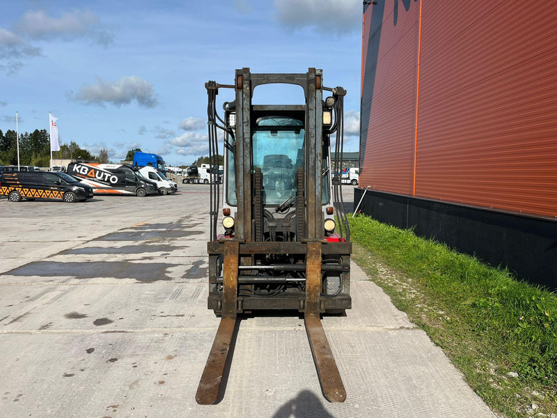 Kalmar DCD 55-6 H Rated capacity: 5500 kg / Lifting height: 3500 mm - Dízel targonca: 3 kép. Kalmar DCD 55-6 H Rated capacity: 5500 kg / Lifting height: 3500 mm - Dízel targonca: 3 kép.