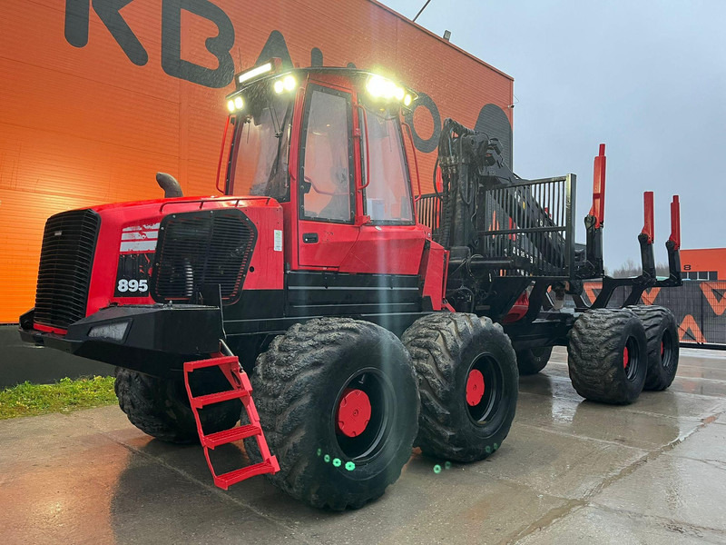 Komatsu 895 8x8 LOADFLEX / CRANE 165F - Erdészeti pótkocsi: 2 kép. Komatsu 895 8x8 LOADFLEX / CRANE 165F - Erdészeti pótkocsi: 2 kép.