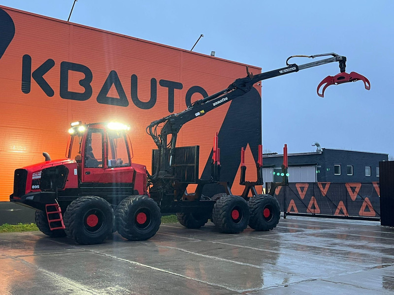 Komatsu 895 8x8 LOADFLEX / CRANE 165F - Erdészeti pótkocsi: 1 kép. Komatsu 895 8x8 LOADFLEX / CRANE 165F - Erdészeti pótkocsi: 1 kép.