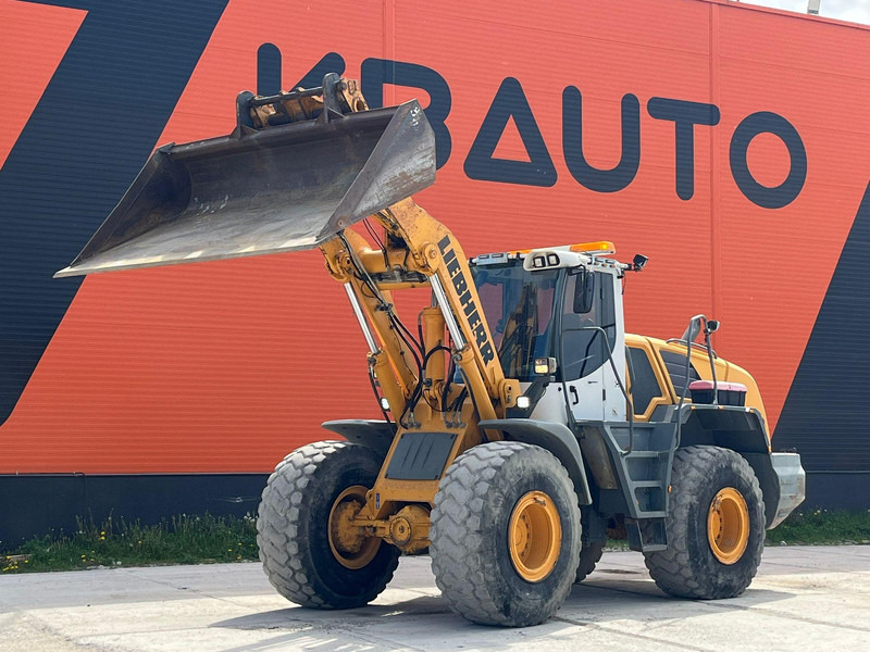 Liebherr L 550 4X4 AC / CENTRL LUBRICATION / SCALES - Gumikerekes homlokrakodó: 1 kép. Liebherr L 550 4X4 AC / CENTRL LUBRICATION / SCALES - Gumikerekes homlokrakodó: 1 kép.