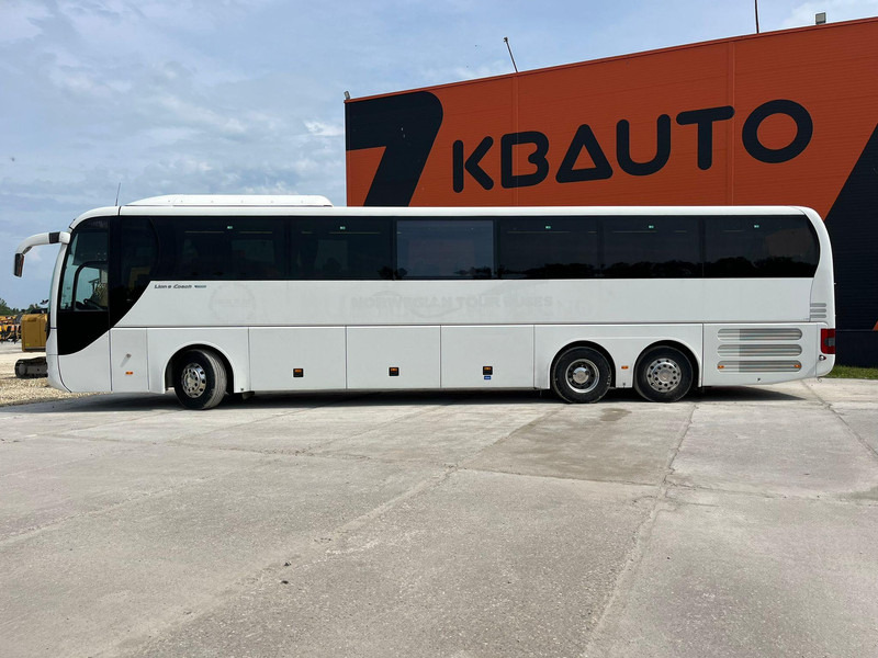 MAN R 08 Lion`s Coach EURO 6 / 59 SEATS / AC / AUXILIARY HEATING / WC / 2x FRIDGE - Távolsági busz: 4 kép. MAN R 08 Lion`s Coach EURO 6 / 59 SEATS / AC / AUXILIARY HEATING / WC / 2x FRIDGE - Távolsági busz: 4 kép.