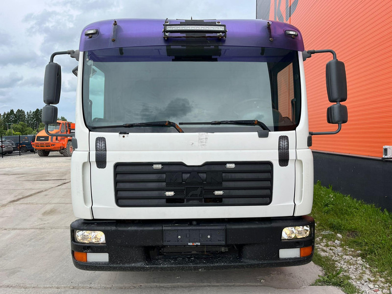 MAN TGL 8.180 4x2 PK4200 YEAR 2013 / PLATFORM L=3710 mm - Platós teherautó, Darus autó: 3 kép. MAN TGL 8.180 4x2 PK4200 YEAR 2013 / PLATFORM L=3710 mm - Platós teherautó, Darus autó: 3 kép.