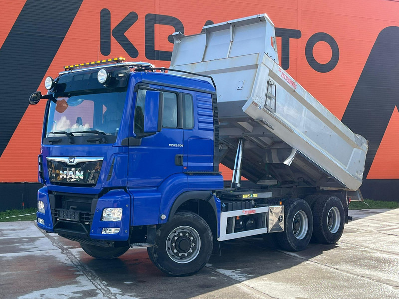 MAN TGS 26.500 6x6 HYDRODRIVE / BOX L=4545 mm - Billenőplatós teherautó: 2 kép. MAN TGS 26.500 6x6 HYDRODRIVE / BOX L=4545 mm - Billenőplatós teherautó: 2 kép.