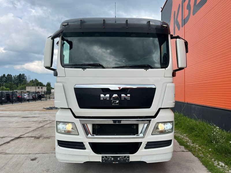 MAN TGX 26.480 6X2 - Horgos rakodó teherautó: 3 kép. MAN TGX 26.480 6X2 - Horgos rakodó teherautó: 3 kép.