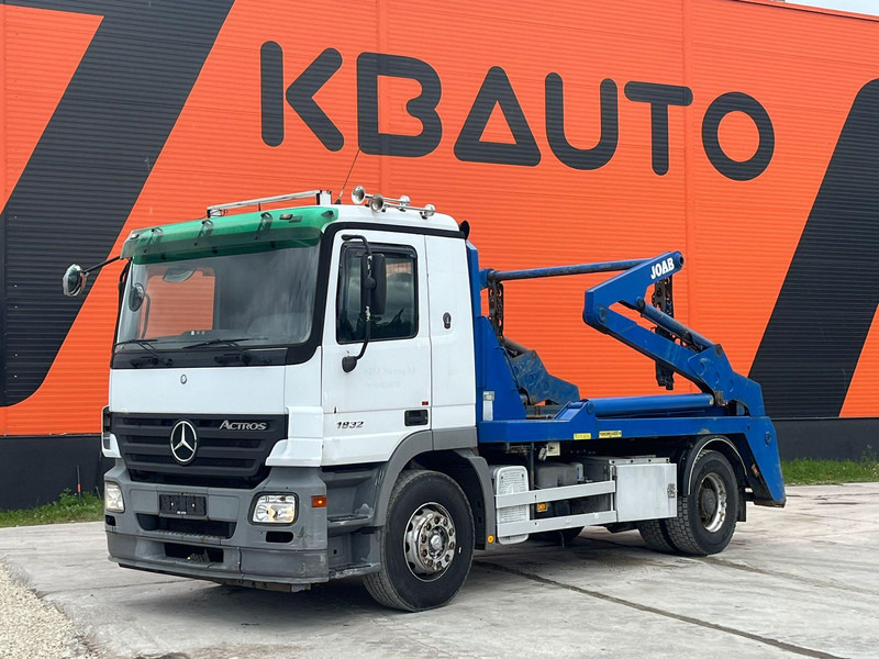 Mercedes-Benz Actros 1832 4x2 JOAB HL 14 U - Konténerszállító: 1 kép. Mercedes-Benz Actros 1832 4x2 JOAB HL 14 U - Konténerszállító: 1 kép.