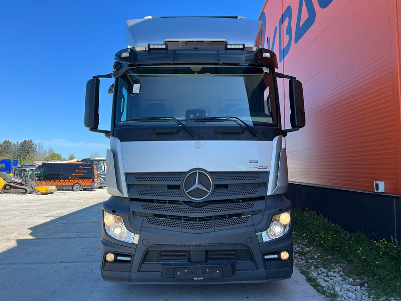 Mercedes-Benz Actros 2551 6x2 LUMIKKO L7 / BOX L=7609 mm - Hűtős teherautó: 3 kép. Mercedes-Benz Actros 2551 6x2 LUMIKKO L7 / BOX L=7609 mm - Hűtős teherautó: 3 kép.