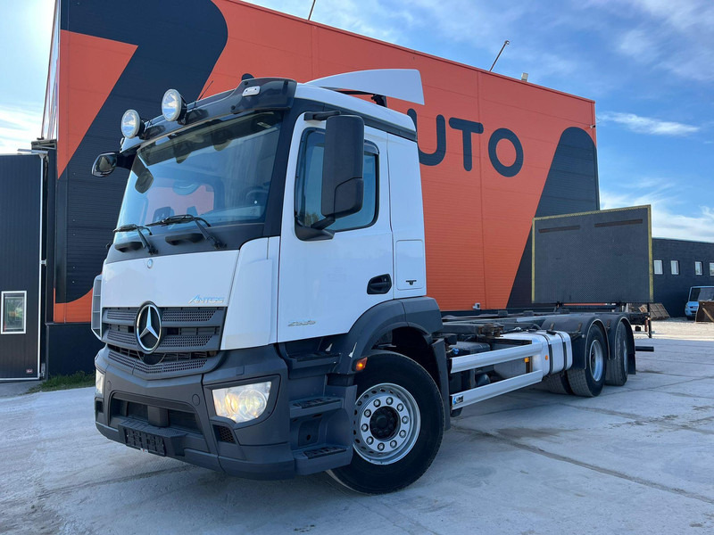 Mercedes-Benz Antos 2535 6x2*4 CHASSIS L=7788 mm - Cserefelépítményes teherautó: 2 kép. Mercedes-Benz Antos 2535 6x2*4 CHASSIS L=7788 mm - Cserefelépítményes teherautó: 2 kép.