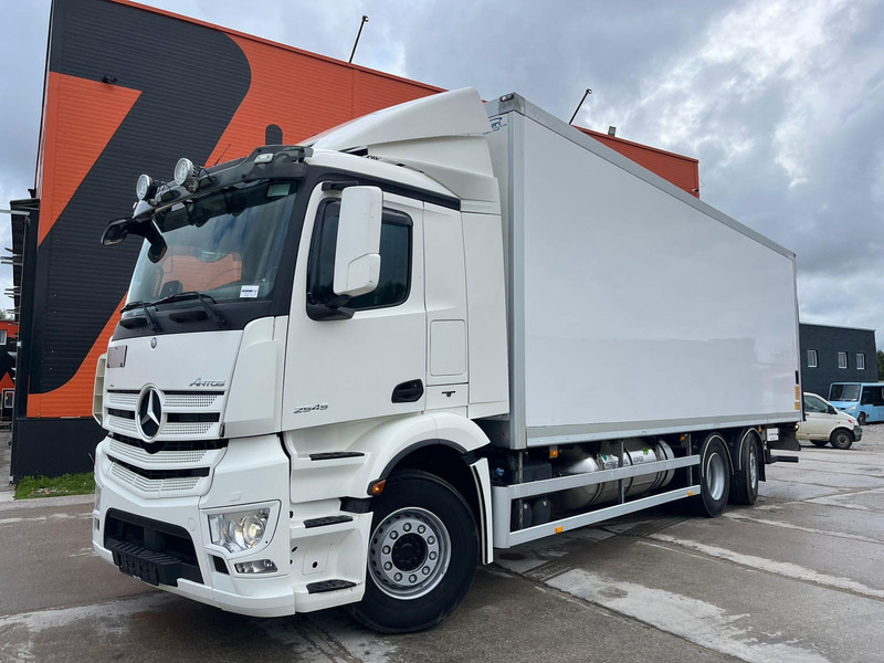 Mercedes-Benz Antos 2545 6x2*4 THERMOKING CO2 / BOX L=8427 mm - Hűtős teherautó: 2 kép. Mercedes-Benz Antos 2545 6x2*4 THERMOKING CO2 / BOX L=8427 mm - Hűtős teherautó: 2 kép.