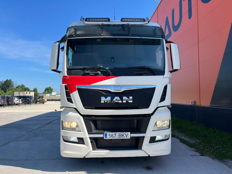 MAN TGX 18.400 4x2 - Nyergesvontató: 2 kép. MAN TGX 18.400 4x2 - Nyergesvontató: 2 kép.