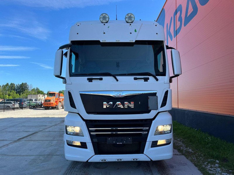 MAN TGX 28.500 6x2 XXL CAB / INTARDER / DOUBLE BOGIE - Nyergesvontató: 3 kép. MAN TGX 28.500 6x2 XXL CAB / INTARDER / DOUBLE BOGIE - Nyergesvontató: 3 kép.