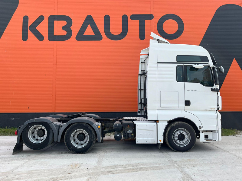 MAN TGX 28.580 6x2 XXL CAB / INTARDER / DOUBLE BOGIE - Nyergesvontató: 4 kép. MAN TGX 28.580 6x2 XXL CAB / INTARDER / DOUBLE BOGIE - Nyergesvontató: 4 kép.