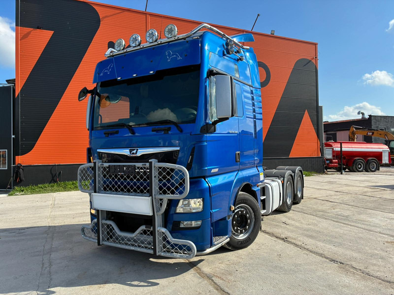 MAN TGX 28.580 6x2 XXL CAB / INTARDER / DOUBLE BOGIE - Nyergesvontató: 2 kép. MAN TGX 28.580 6x2 XXL CAB / INTARDER / DOUBLE BOGIE - Nyergesvontató: 2 kép.