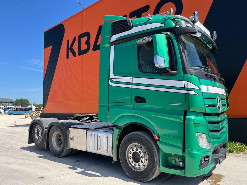 Mercedes-Benz Actros 2553 6x2 STREAMSPACE / RETARDER / PTO - Nyergesvontató: 4 kép. Mercedes-Benz Actros 2553 6x2 STREAMSPACE / RETARDER / PTO - Nyergesvontató: 4 kép.