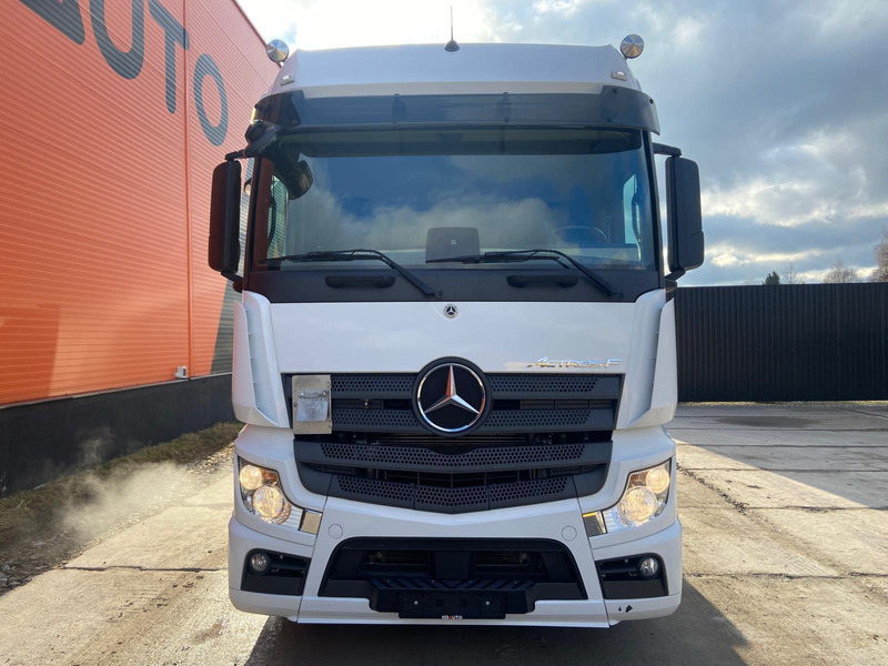 Mercedes-Benz Actros F 2553 6x2 BIG SPACE - Nyergesvontató: 3 kép. Mercedes-Benz Actros F 2553 6x2 BIG SPACE - Nyergesvontató: 3 kép.