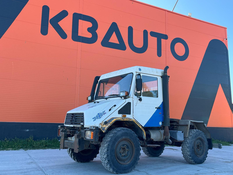 Mercedes-Benz Unimog U130 4x4 - Nyergesvontató: 1 kép. Mercedes-Benz Unimog U130 4x4 - Nyergesvontató: 1 kép.