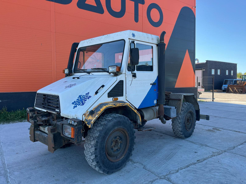 Mercedes-Benz Unimog U130 4x4 - Nyergesvontató: 2 kép. Mercedes-Benz Unimog U130 4x4 - Nyergesvontató: 2 kép.
