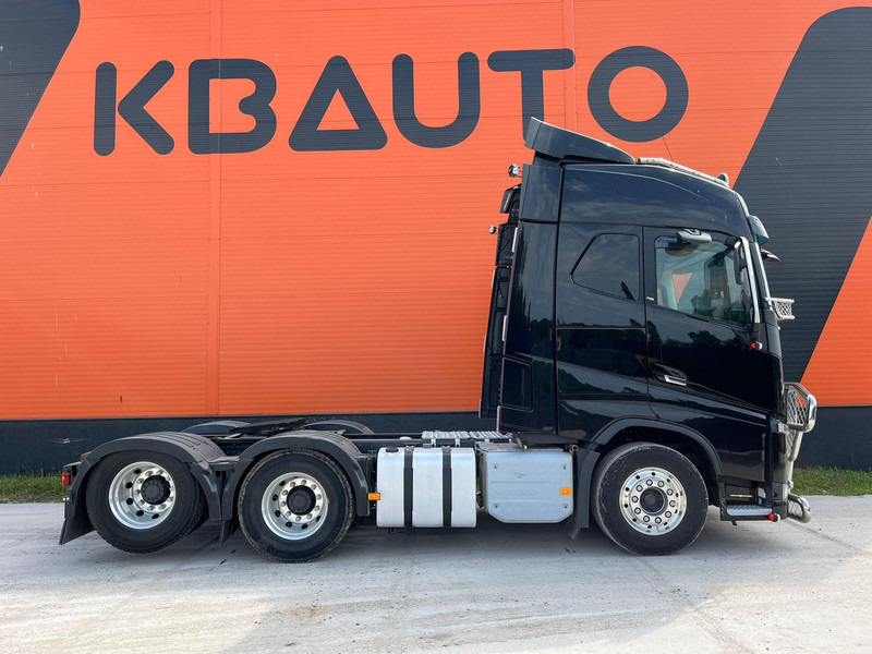 Volvo FH 16 750 6x4 GCW 76 ton / TANDEM AXLE LIFT - Nyergesvontató: 4 kép. Volvo FH 16 750 6x4 GCW 76 ton / TANDEM AXLE LIFT - Nyergesvontató: 4 kép.