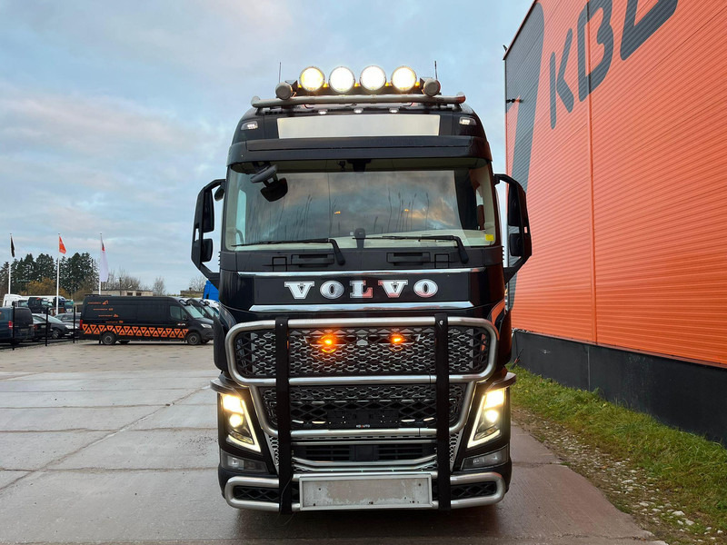 Volvo FH 16 750 6x4 GCW 80 ton / RETARDER / HYDRAULICS / TANDEM AXLE LIFT - Nyergesvontató: 3 kép. Volvo FH 16 750 6x4 GCW 80 ton / RETARDER / HYDRAULICS / TANDEM AXLE LIFT - Nyergesvontató: 3 kép.